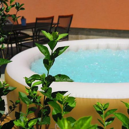Apartment Gamma With Hydromassage Mini Pool Near Split Žrnovnica Kültér fotó