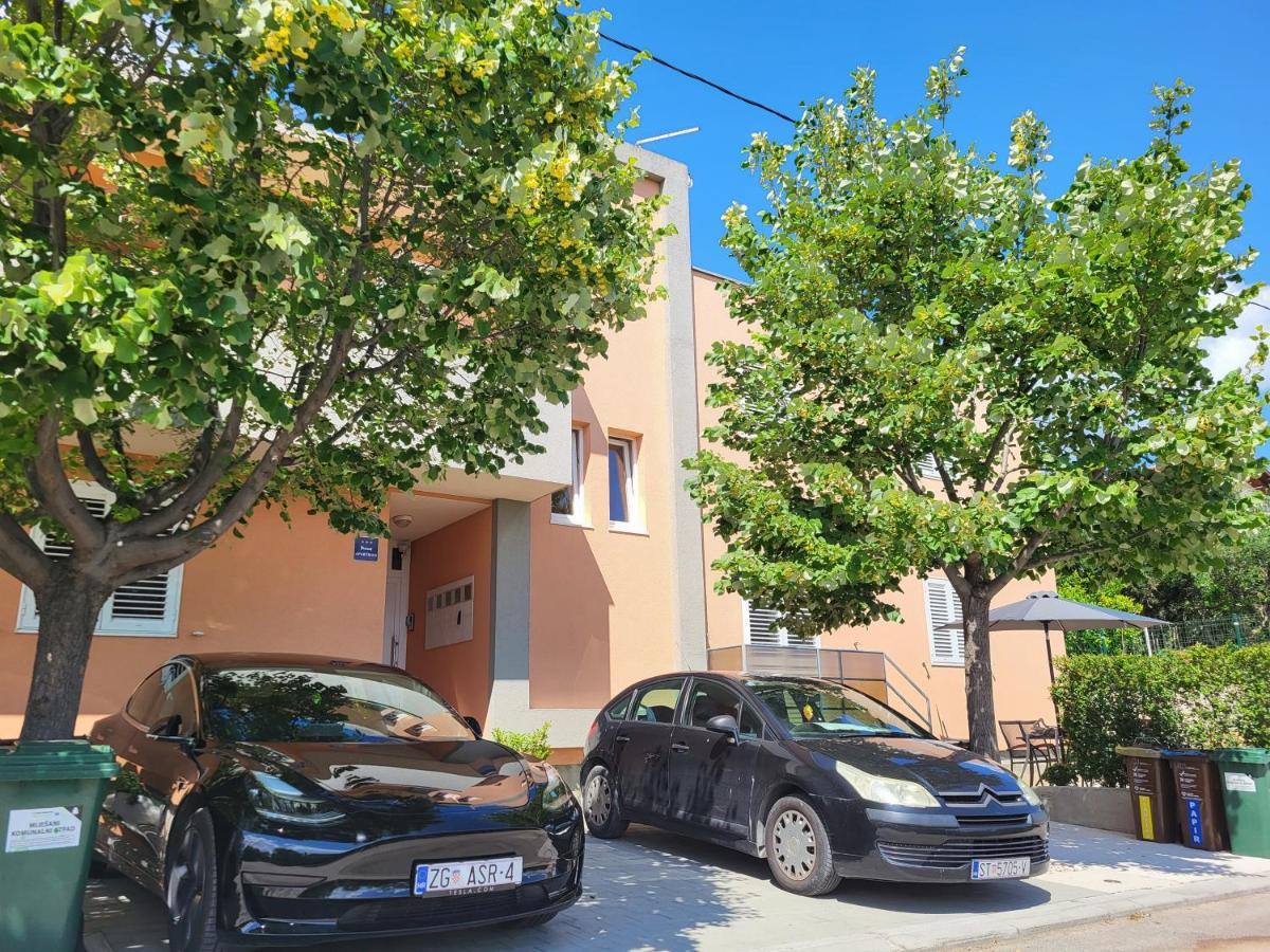 Apartment Gamma With Hydromassage Mini Pool Near Split Žrnovnica Kültér fotó