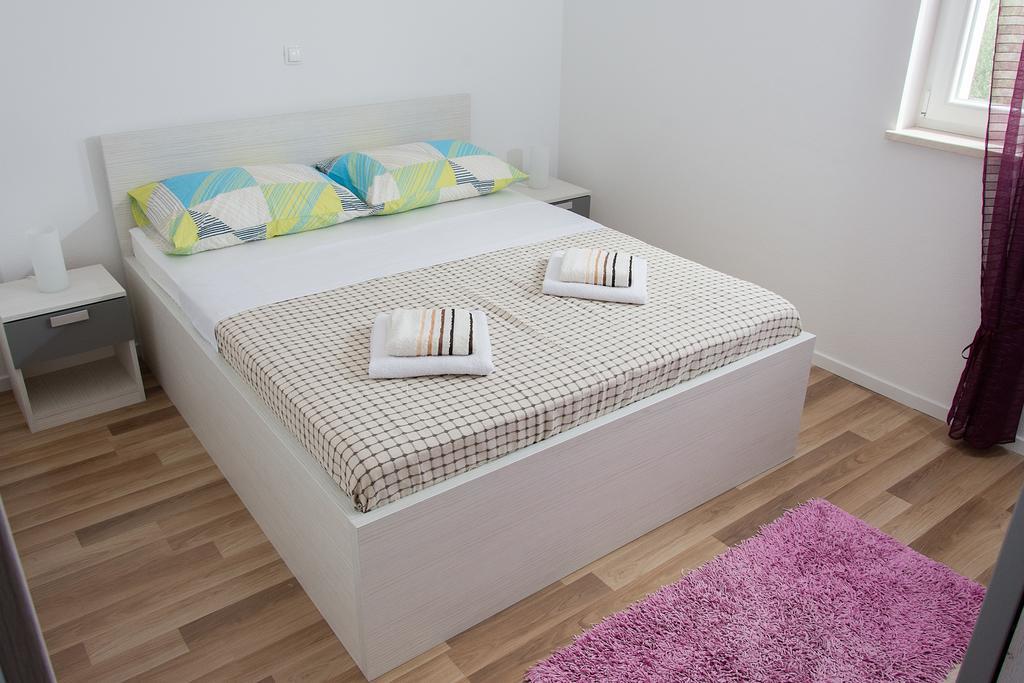 Apartment Gamma With Hydromassage Mini Pool Near Split Žrnovnica Kültér fotó