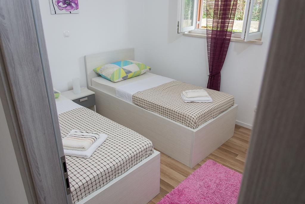 Apartment Gamma With Hydromassage Mini Pool Near Split Žrnovnica Kültér fotó