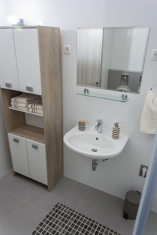 Apartment Gamma With Hydromassage Mini Pool Near Split Žrnovnica Kültér fotó