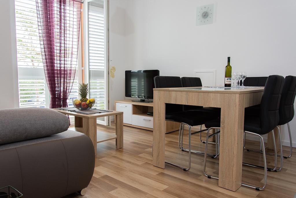 Apartment Gamma With Hydromassage Mini Pool Near Split Žrnovnica Kültér fotó