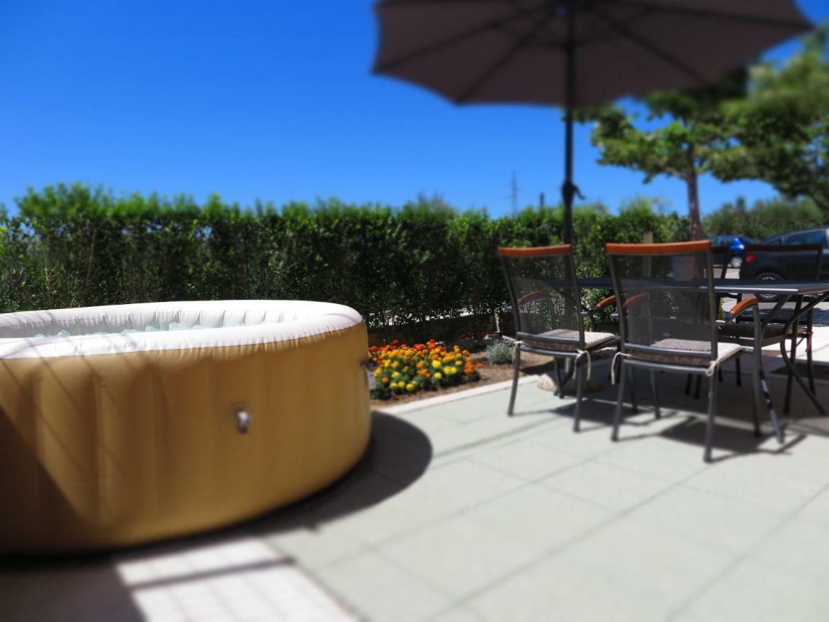 Apartment Gamma With Hydromassage Mini Pool Near Split Žrnovnica Kültér fotó