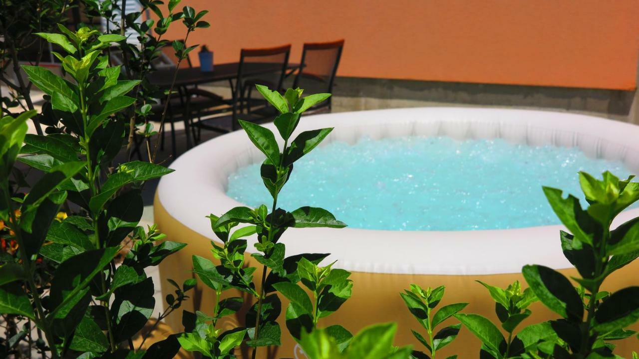 Apartment Gamma With Hydromassage Mini Pool Near Split Žrnovnica Kültér fotó