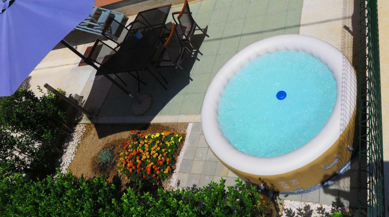 Apartment Gamma With Hydromassage Mini Pool Near Split Žrnovnica Kültér fotó